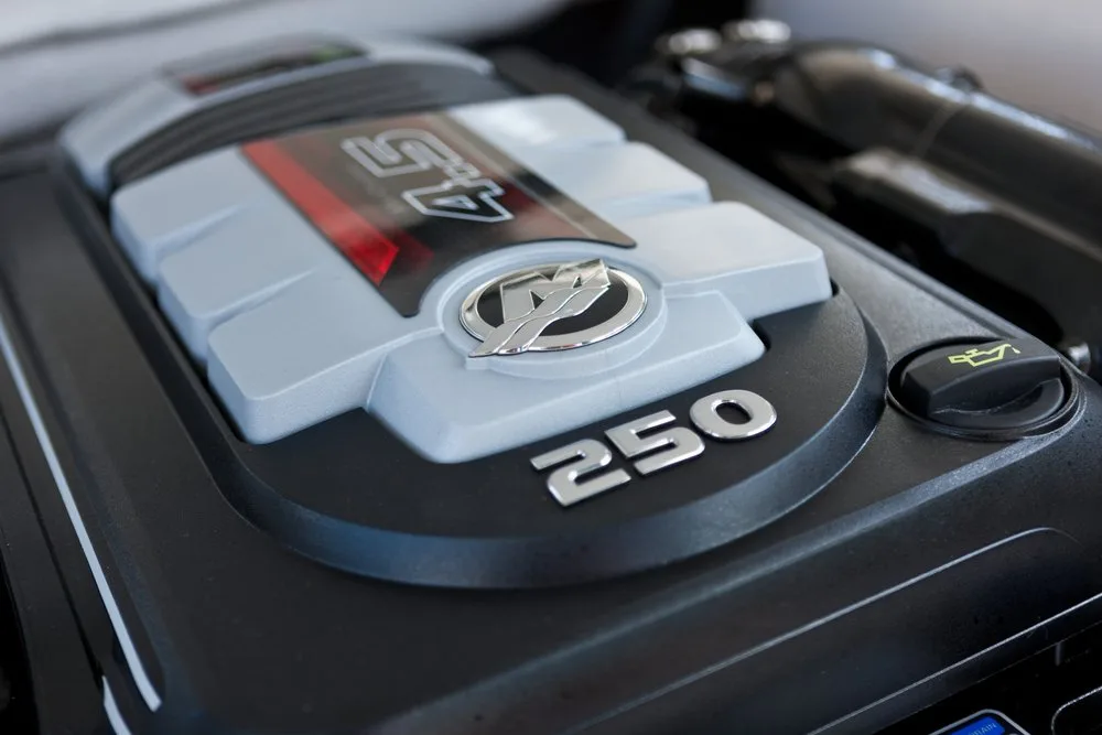 4.5L 250HP Mercury Stern-Drive MerCruiser® - Image 3