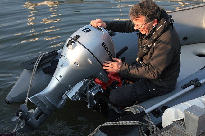 honda-8hp-outboard-submersed-in-water