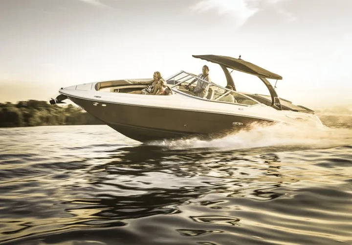 6.2L 350HP Mercury Stern-Drive MerCruiser® - Image 3